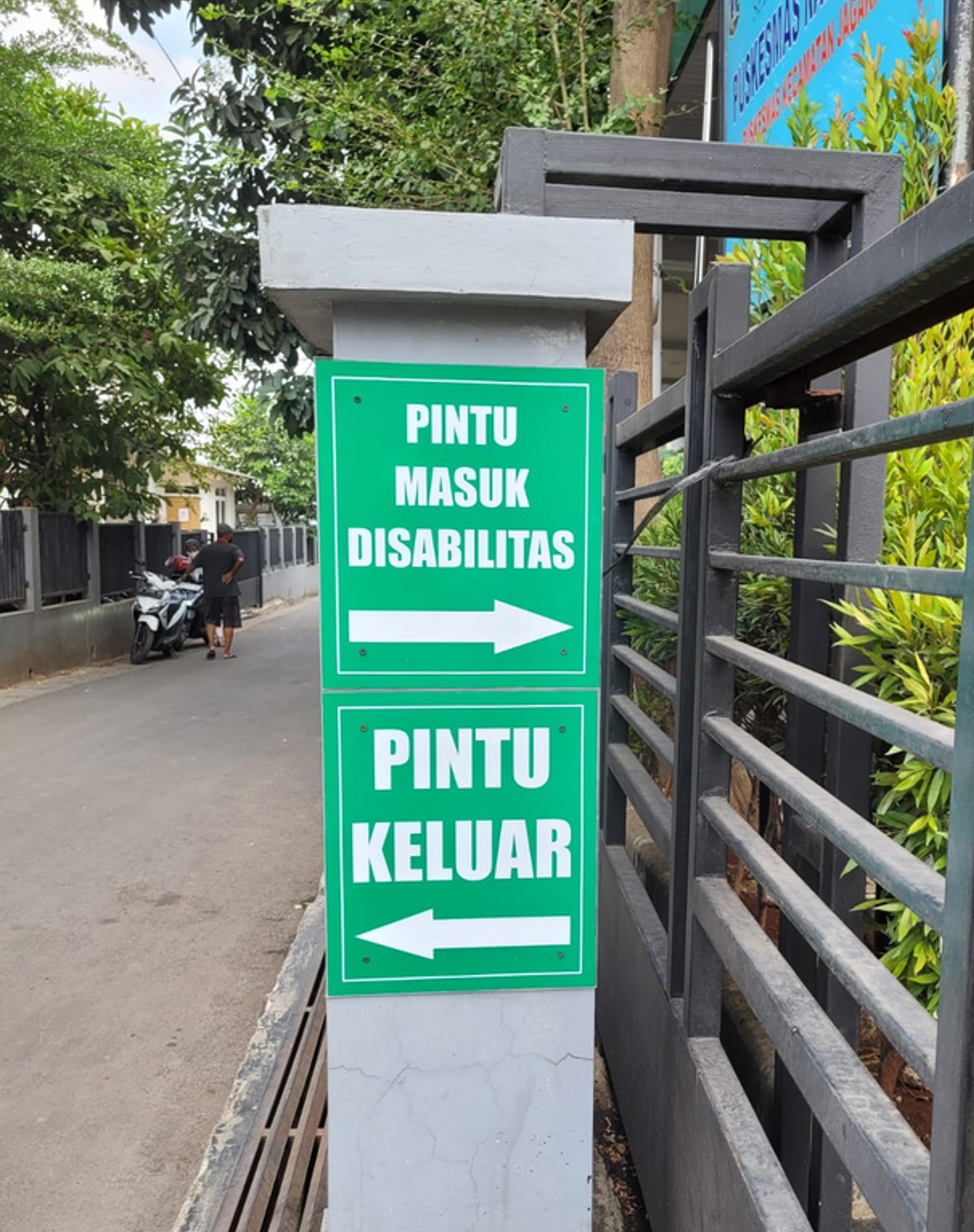 Pintu Masuk Khusus Disabilitas